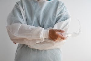 aventais-descartaveis-vs-reutilizaveis-analise-de-custo-beneficio-para-empresas-de-facilities